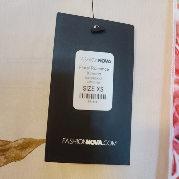 New fashion nova floral kimono - Picture 10 of 12